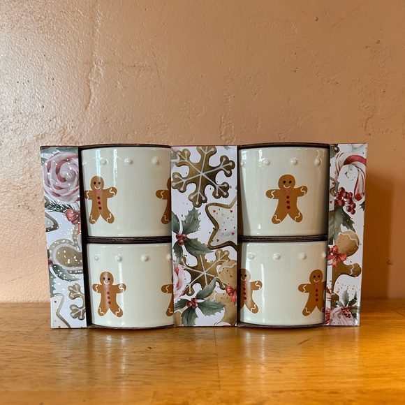 Set of 4 Christmas Gingerbread Ceramic Ramekins made by The BakeShop. NWTS - Picture 2 of 10